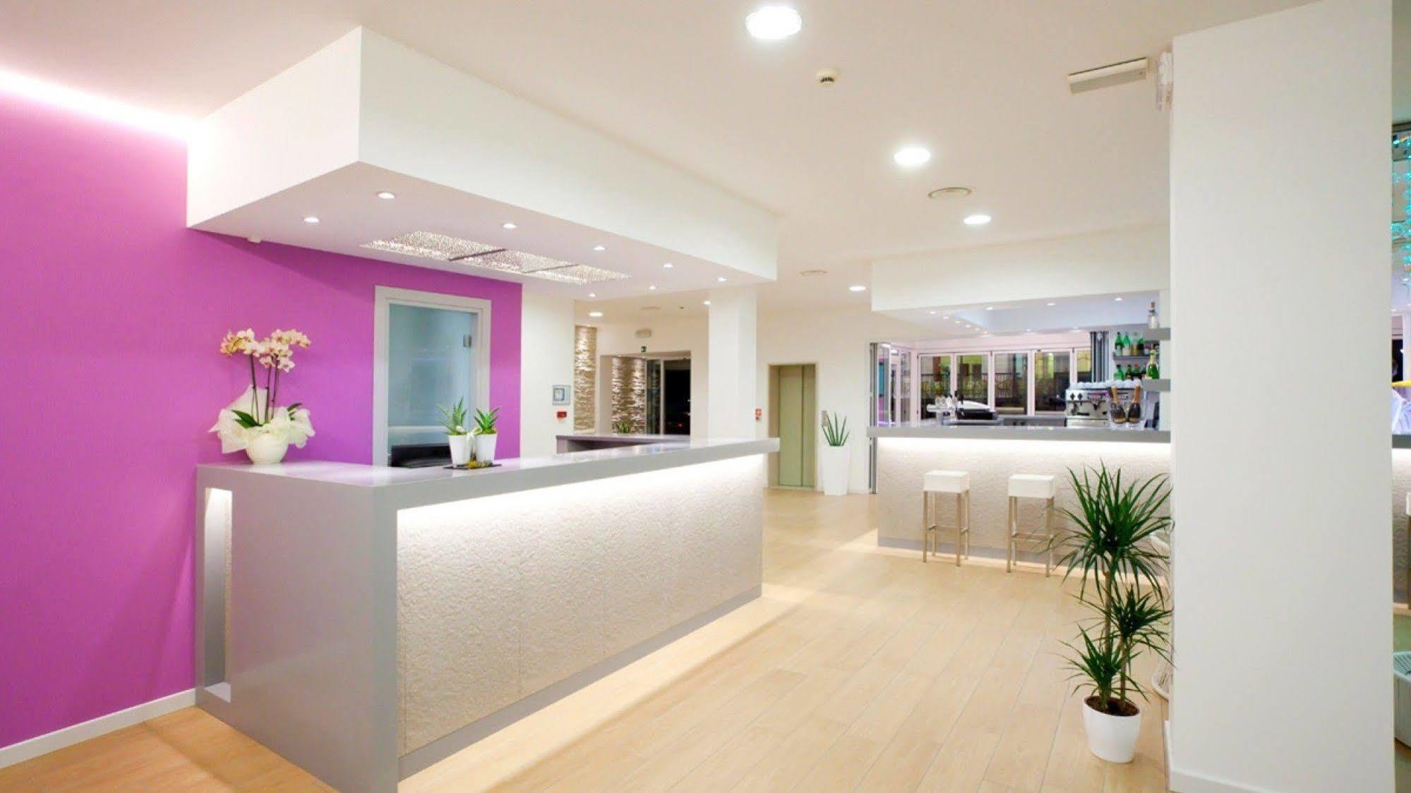 Lux Hotel 3*